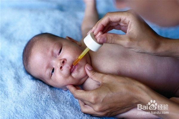 宝妈怎样给宝宝喂糖浆类的药物