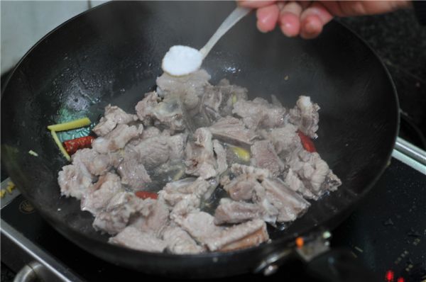 酱香排骨炒黄瓜