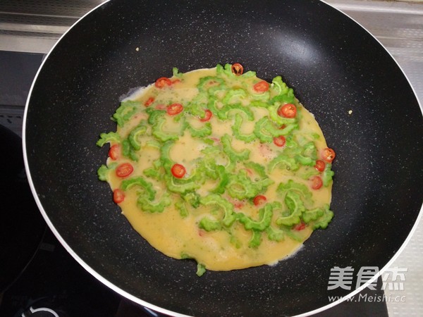 苦瓜煎蛋的做法