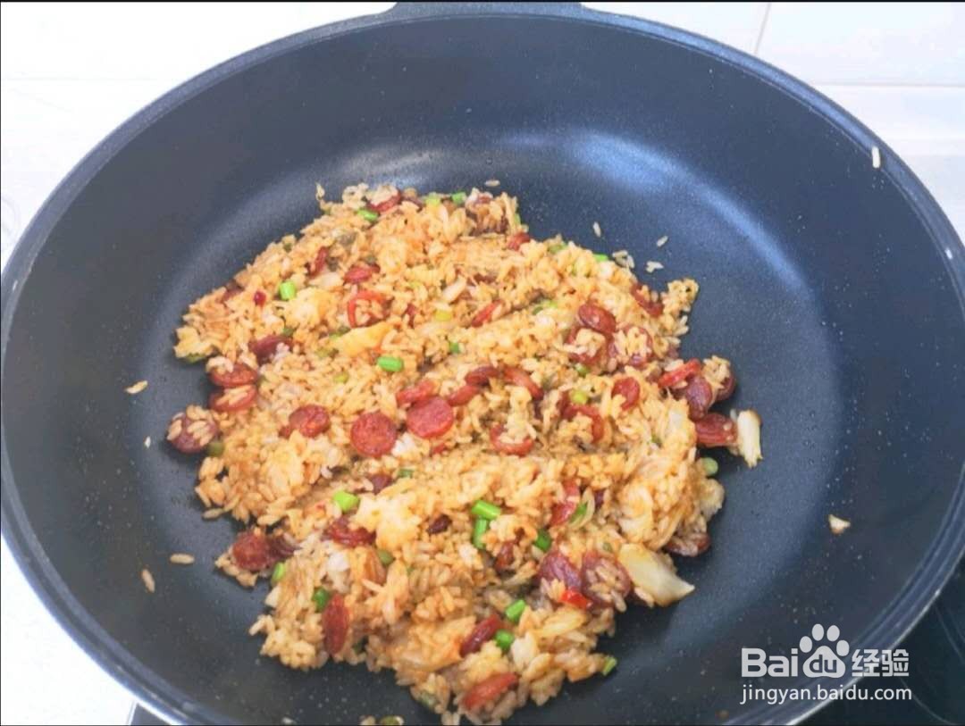 如何做好吃的辣白菜腊肠炒饭
