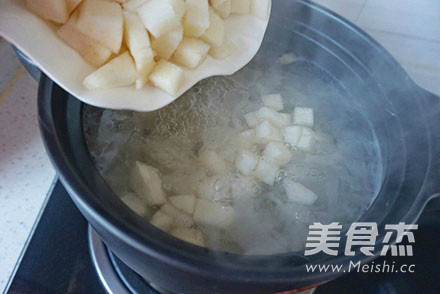 银耳雪梨羹的做法