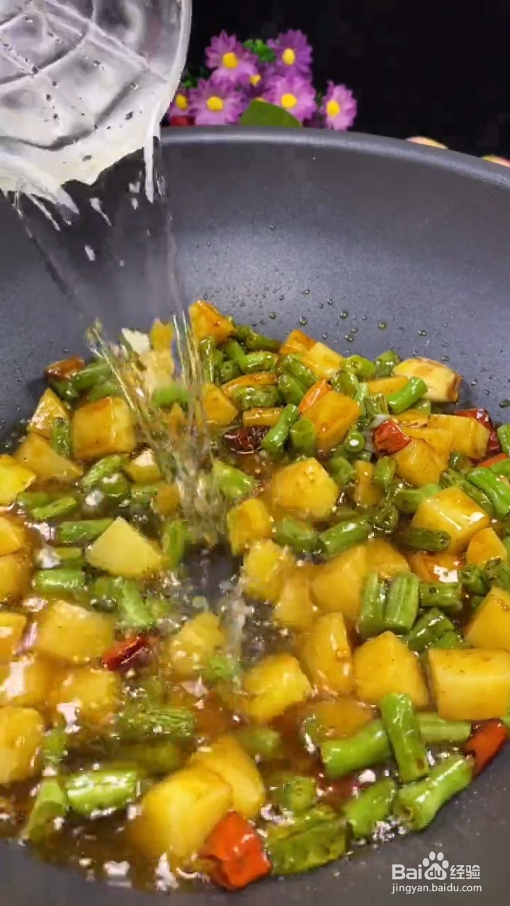 如何自制美味好吃的豆角土豆焖面