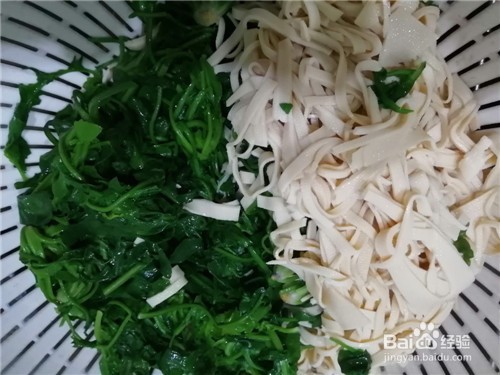 凉拌荠菜百页丝的做法