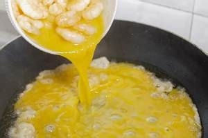 虾仁滑蛋的做法