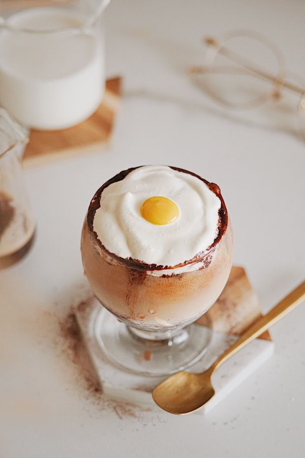 荷包蛋奥利奥奶盖拿铁咖啡