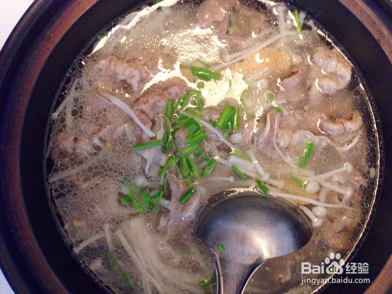 小朋友很爱吃的金针菇肥牛汤