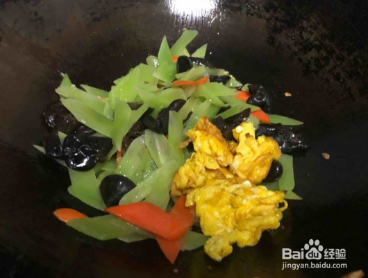 莴笋木耳炒鸡蛋来啦，特别好吃又简单