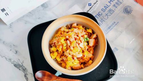 三文鱼虾仁蛋炒饭的做法