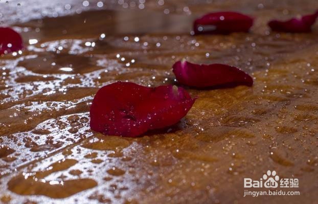 地板泡水了如何处理