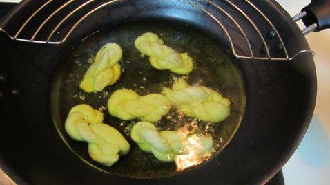 美味的酥脆麻花的做法，你学会了吗