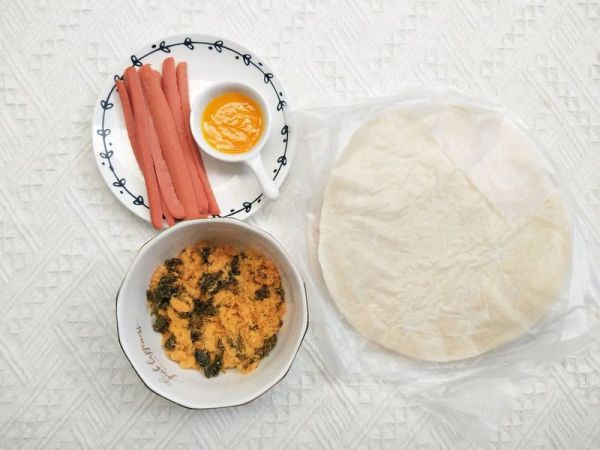手抓饼火腿肉松卷
