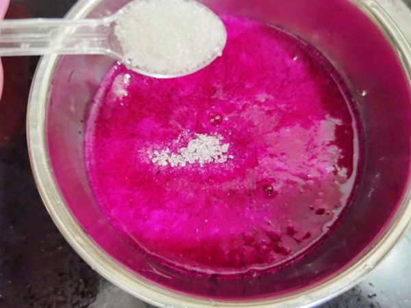 爱心白巧克力夹心慕斯蛋糕