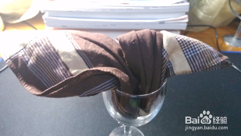 牵牛花和明虾的餐巾做法