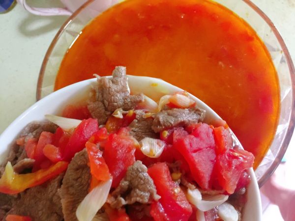 番茄浓汤牛肉米线