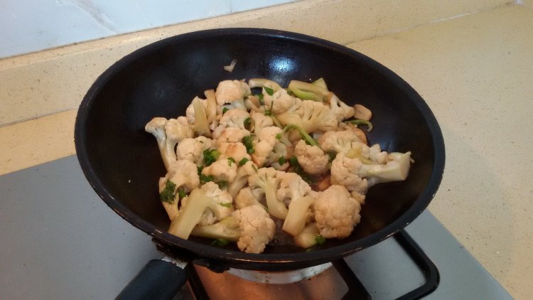 怎么做辣油花菜，看完这个你就学会了