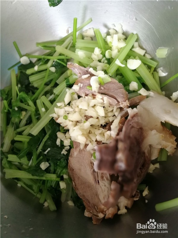 猪腿肉拌芹菜段