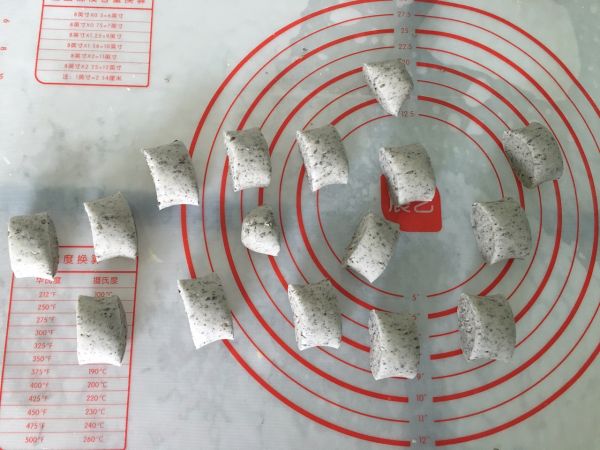 黑芝麻牛奶馒头