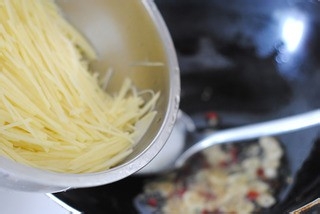 酸辣土豆条做法