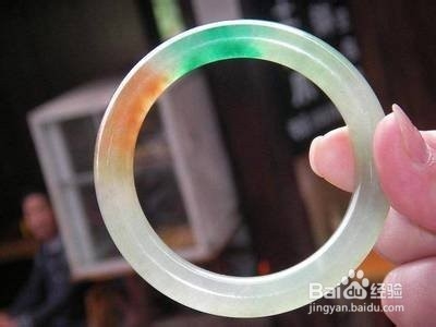 如何辨别翡翠手镯