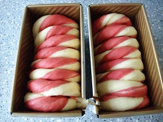 红曲双色淡奶油吐司怎么做?