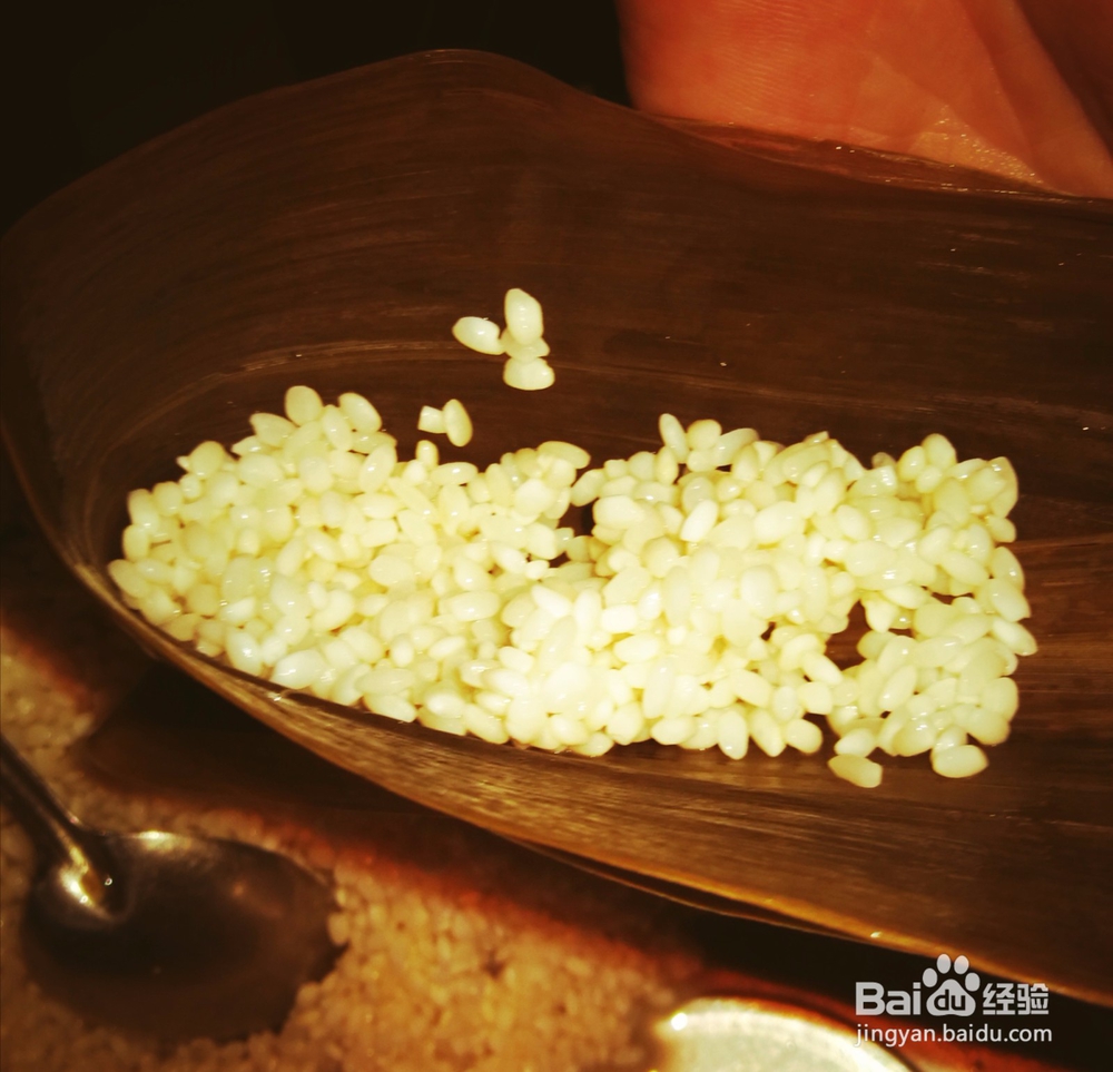 五香肉粽子和豌豆花生糯米粽子