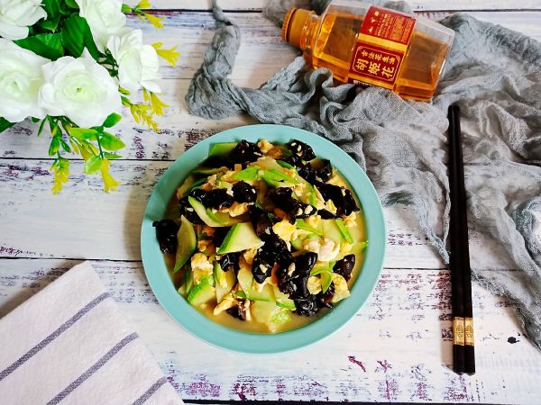 西葫芦木耳炒蛋