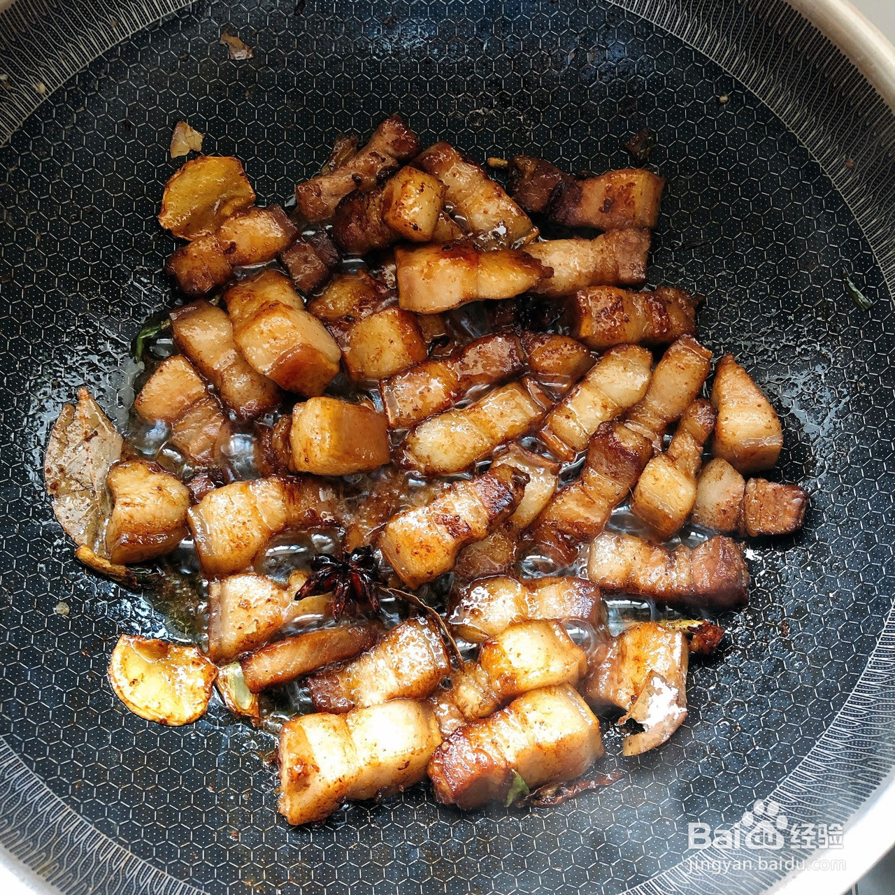 红烧肉炖虎皮鹌鹑蛋的做法
