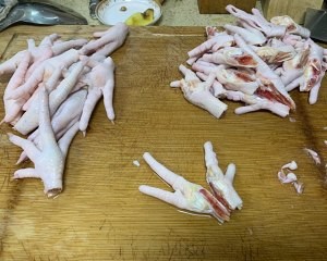 健康养生佳品青椒炒鸡爪的做法