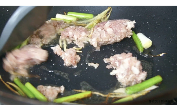 怎么可以少了这道炒黄粄呢