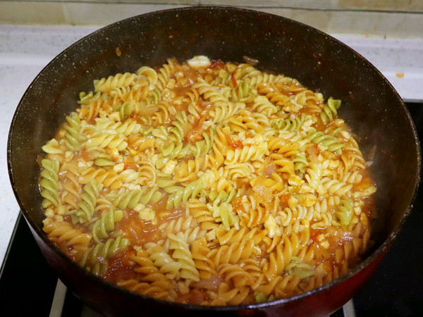 鸡丁肉酱螺丝意面