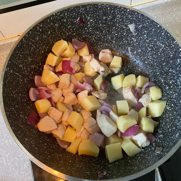 牛奶咖喱鸡肉饭
