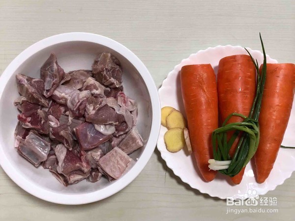 如何在家就能简单制作一份羊排炖胡萝卜呢