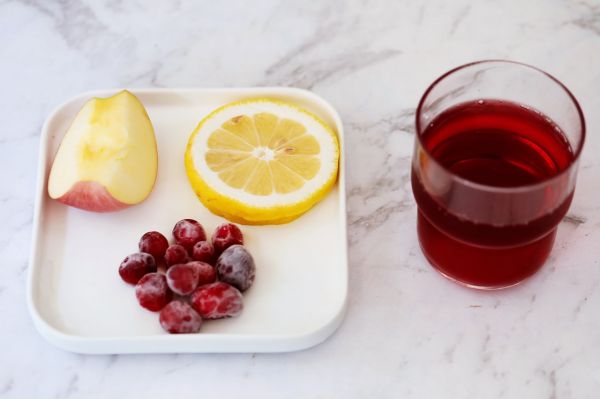 蔓越莓柠檬冰饮