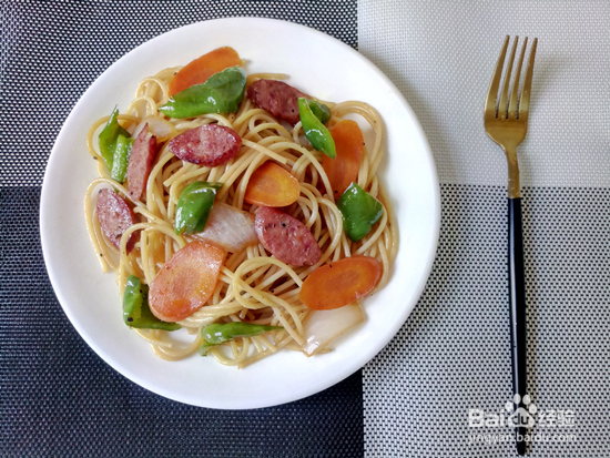 黑胡椒酱牛肉肠意面