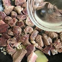 如何制作胡萝卜香炖牛腱