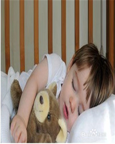 睡觉时为什么会出现身体突然抽动或有踩空的感觉