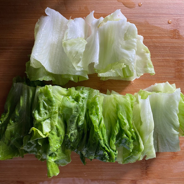 西红柿鸡蛋生菜卤牛肉煮荞麦刀削面