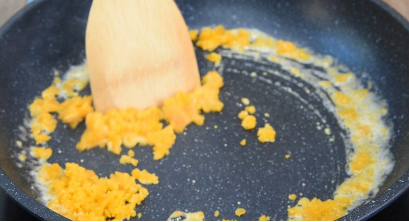 金沙虾仁的做法