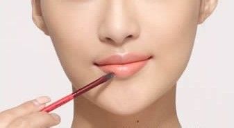 六个步骤打造性感粉唇