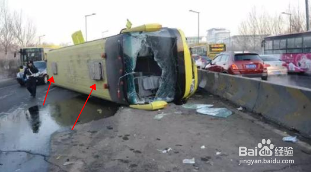 公交车或校车发生火灾时正确逃生方法