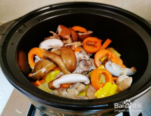 营养滋补,好喝美味的胡萝卜玉米香菇鸡汤