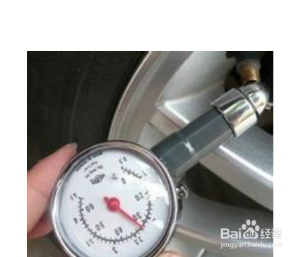 给汽车测胎压注意事项
