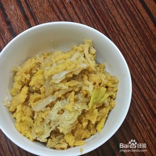 白菜炒玉米饼子做法