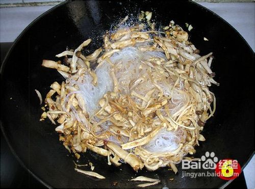 年夜饭中味道绝佳的一道混搭菜——蘑菇烩粉丝