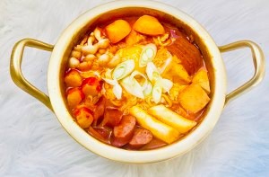 教你制作美味的辣年糕火锅