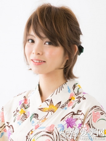 短发的的斜刘海怎么弄好看