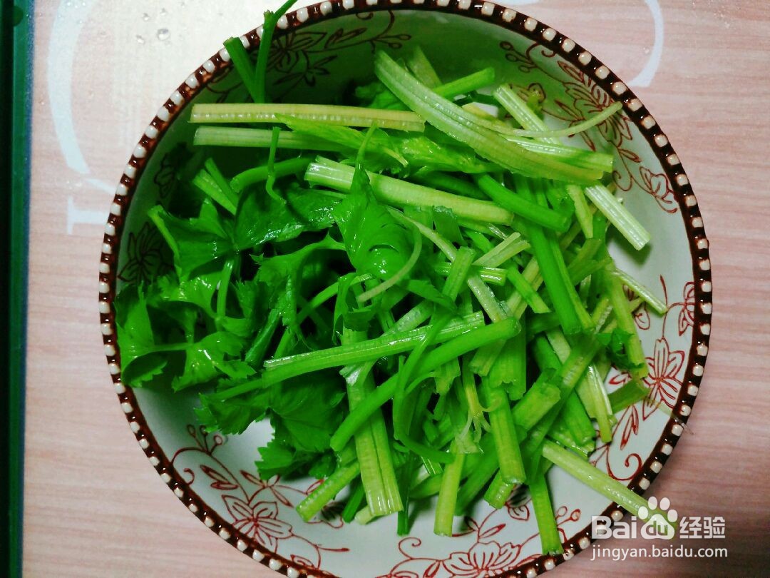 火腿拌芹菜的做法