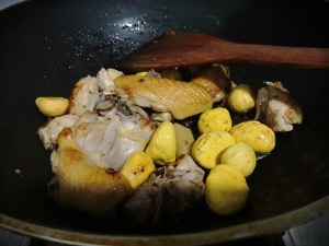 板栗焖鸡做法简介