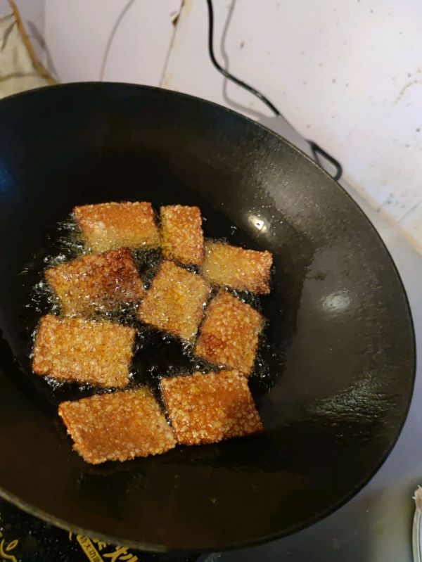 黔西黄粑炒回锅肉