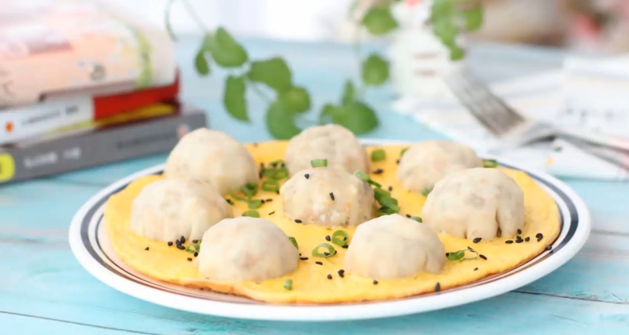 蛋抱米饭团子怎么做